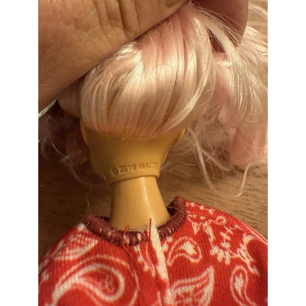 BARBIE CURVY FASHIONISTA DOLL PINK HAIR BLUE‎ EYES ETHNIC LATINO